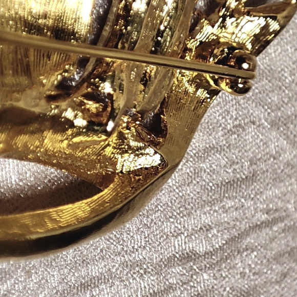 NAPIER Gold Tone Plated Crown Tiara Queen Your Majesty Rhinestone Brooch *FLAW* - Picture 6 of 9